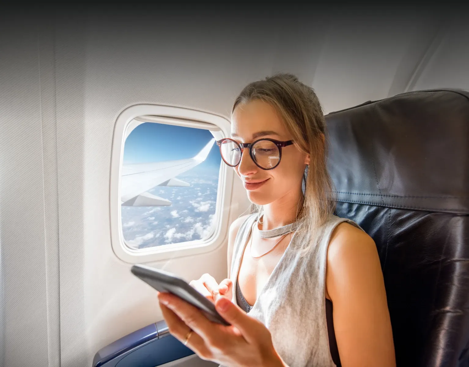Two friends with shopping bags